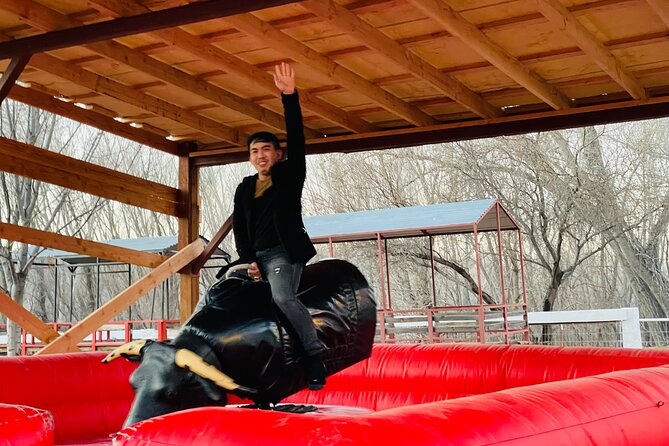 Chuck Wagon Supper & Western Stage Show at Blazin' M Ranch Ticket - Timing, Seating, and What to Wear for a Comfort-First Ranch Night