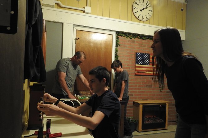 Dead End Escape Room - Entering the room: what you’ll do once the timer starts