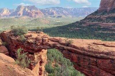 Devil's Bridge Ride-N-Hike 2.5 Hour - From parking lot to red-rock viewpoints: the short hike up to the arch
