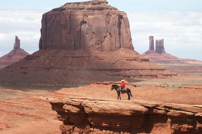 Monument Valley Day Tour from Sedona - Oak Creek Canyon, Painted Desert, and Navajo Nation scenery from the road