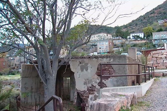 Wild Wild West Tour of Jerome - Driving Through Jerome: Vineyards, Local Stories, and Pacing